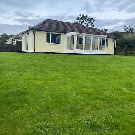 Bungalow In Pillaton ซัลทาช ภายนอก รูปภาพ