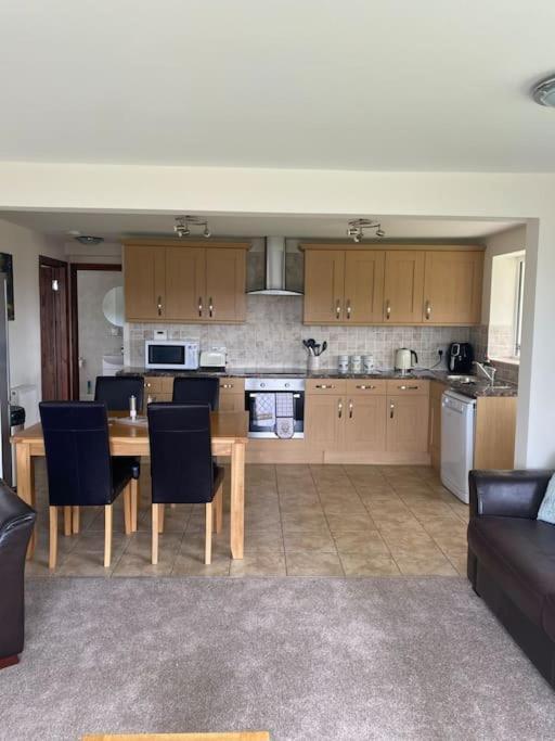 Bungalow In Pillaton ซัลทาช ภายนอก รูปภาพ