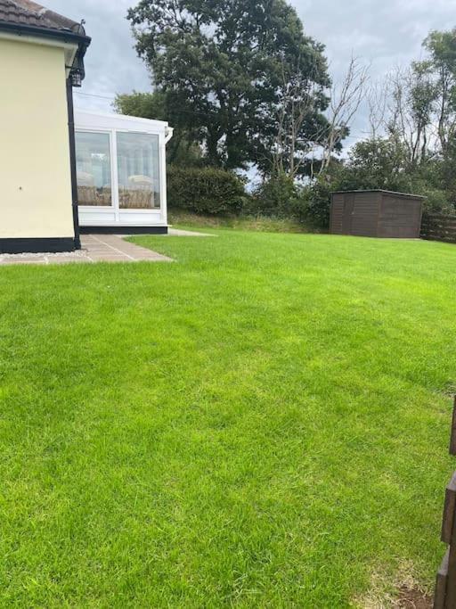 Bungalow In Pillaton ซัลทาช ภายนอก รูปภาพ