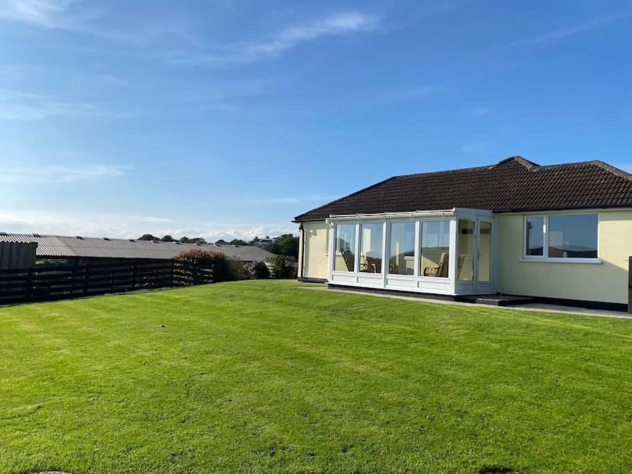 Bungalow In Pillaton ซัลทาช ภายนอก รูปภาพ