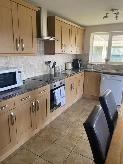 Bungalow In Pillaton ซัลทาช ภายนอก รูปภาพ